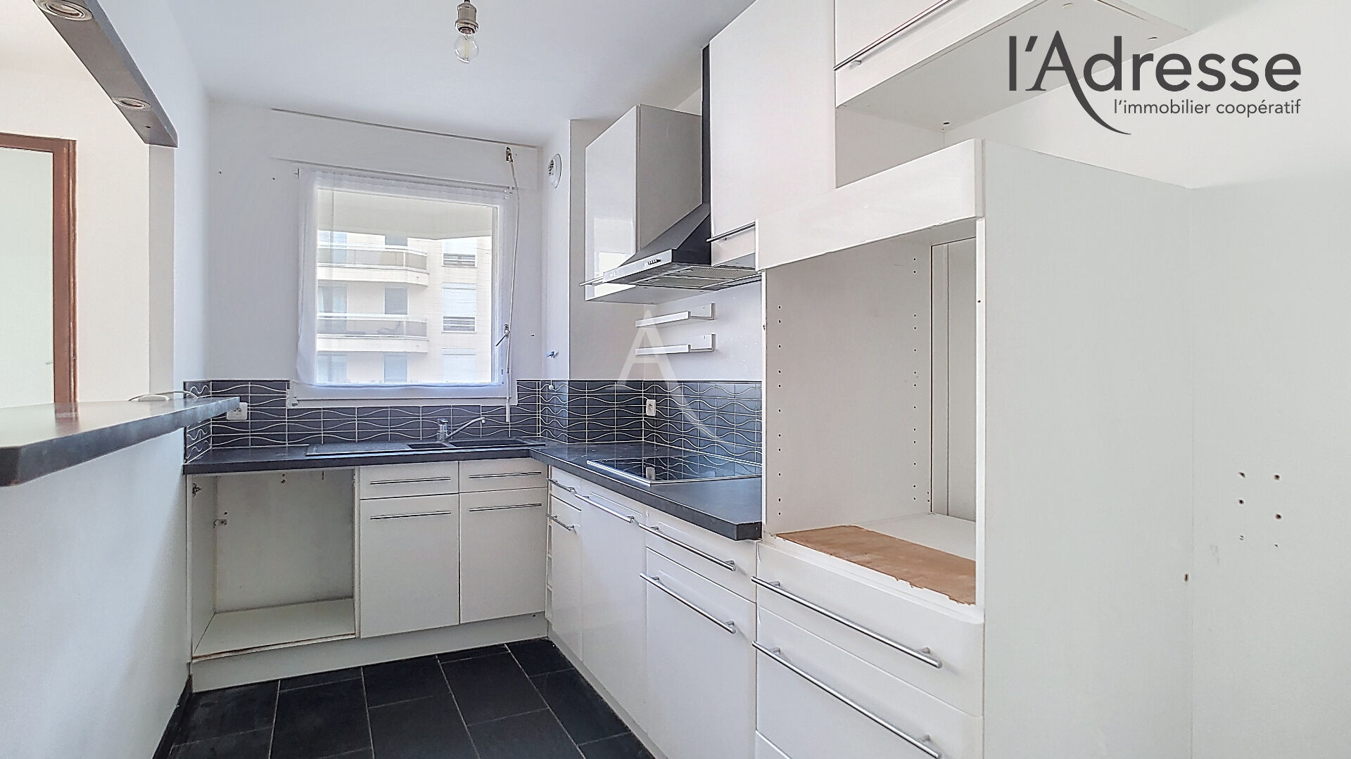 Photo PUTEAUX/ Proche la Défense - Appartement 3 pièces de 66m² avec Terrasse, Cave et Parking image 4/6