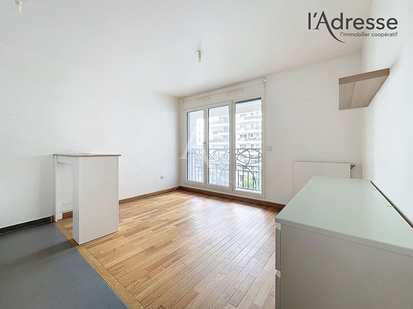 LEVALLOIS-PERRET / Studio 25m² loué NU avec 1 Parking