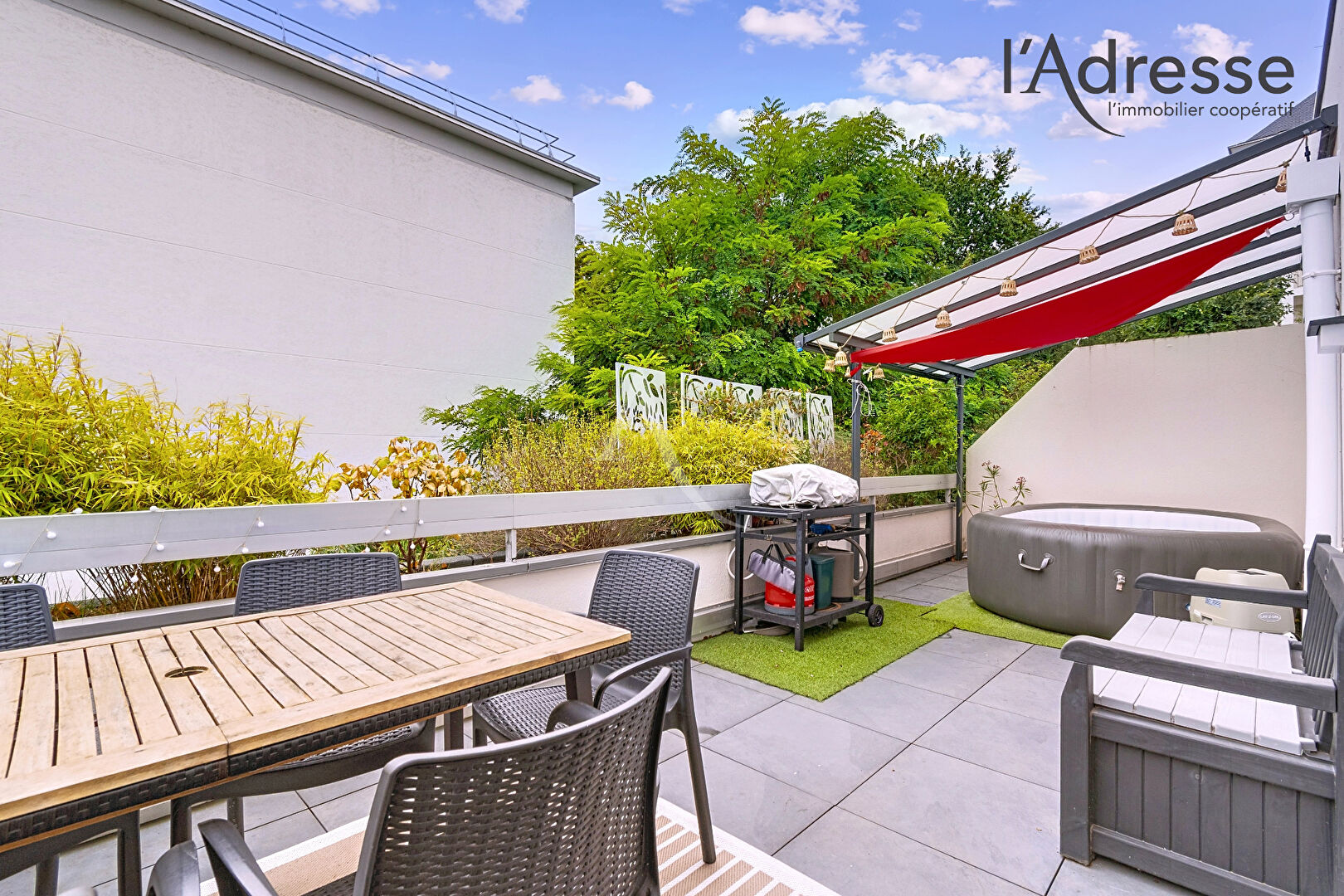 SURESNES Mont Valérien - 5 pièces de 103m²  - Terrasse de 21m² et balcon de 9m² - Vue Paris Tour Eiffel- cave et double place de parking