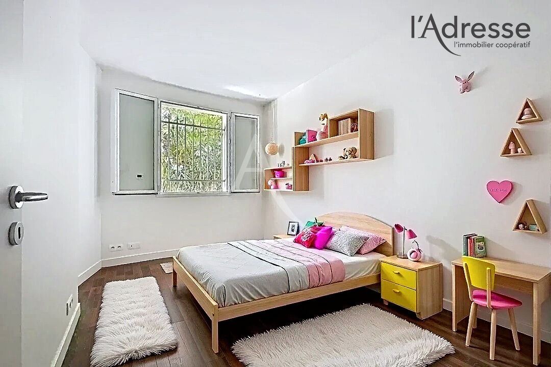 Photo SURESNES/ Chêne - Appartement 4 pièces 95m² - Jardin de 73m² - 1 Cabanon - 1 Parking image 4/6