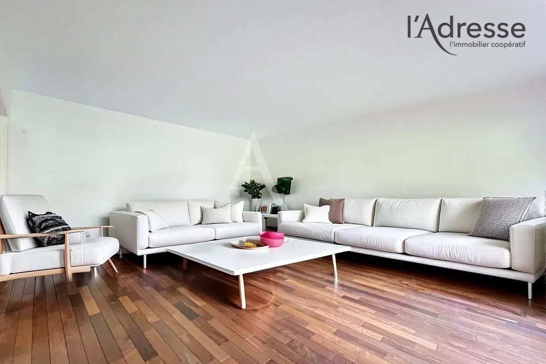 Appartement 4 pièces 3 chambres - sans à vis - -de  8 minutes du t2/L - commerces aux pieds -gardien -arboré- parquet massif - climatisation