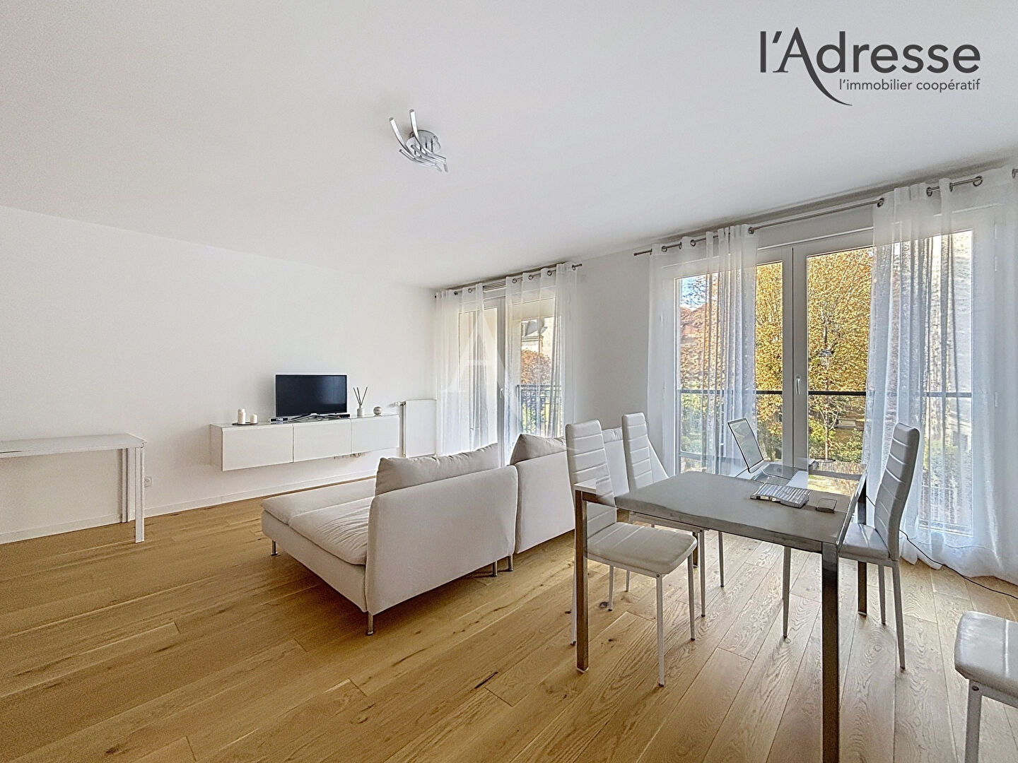 Photo Appartement d'exception à deux pas du Parc de Saint-Cloud - 3 pièces 71m² avec balcon, cave et parking image 3/6