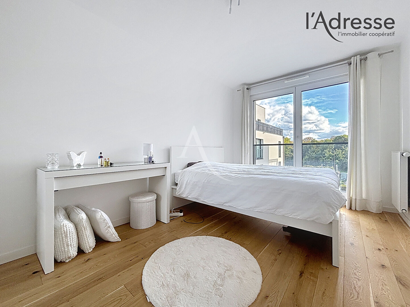 Photo Appartement d'exception à deux pas du Parc de Saint-Cloud - 3 pièces 71m² avec balcon, cave et parking image 5/6