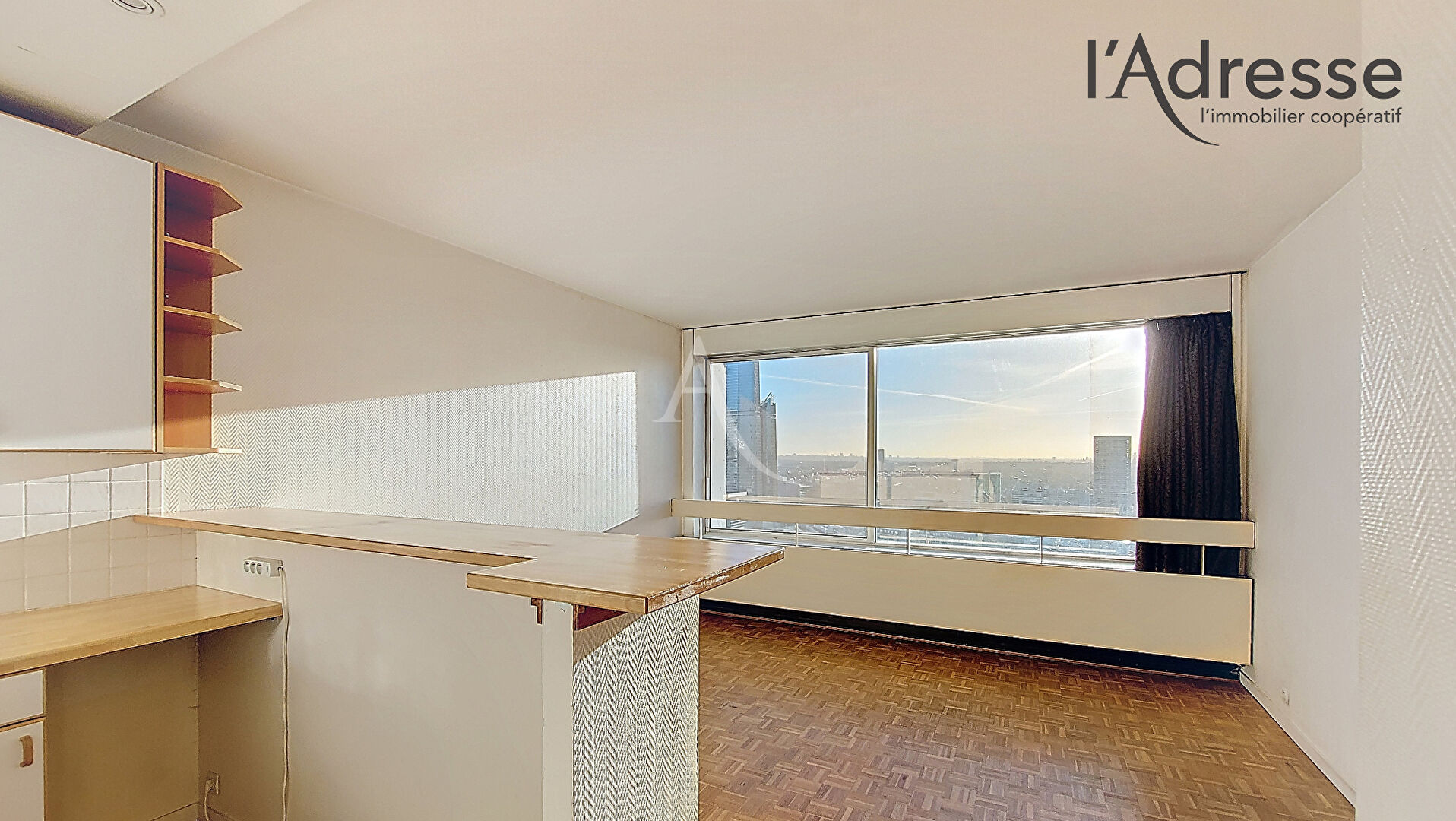 Photo PUTEAUX / LA DEFENSE Studio de 27 m² avec cave et parking image 3/6