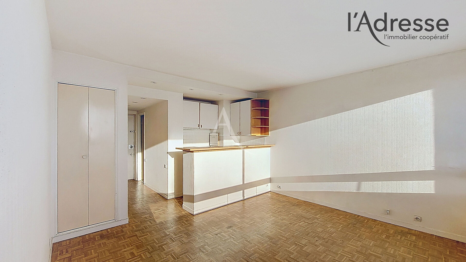 Photo PUTEAUX / LA DEFENSE Studio de 27 m² avec cave et parking image 4/6