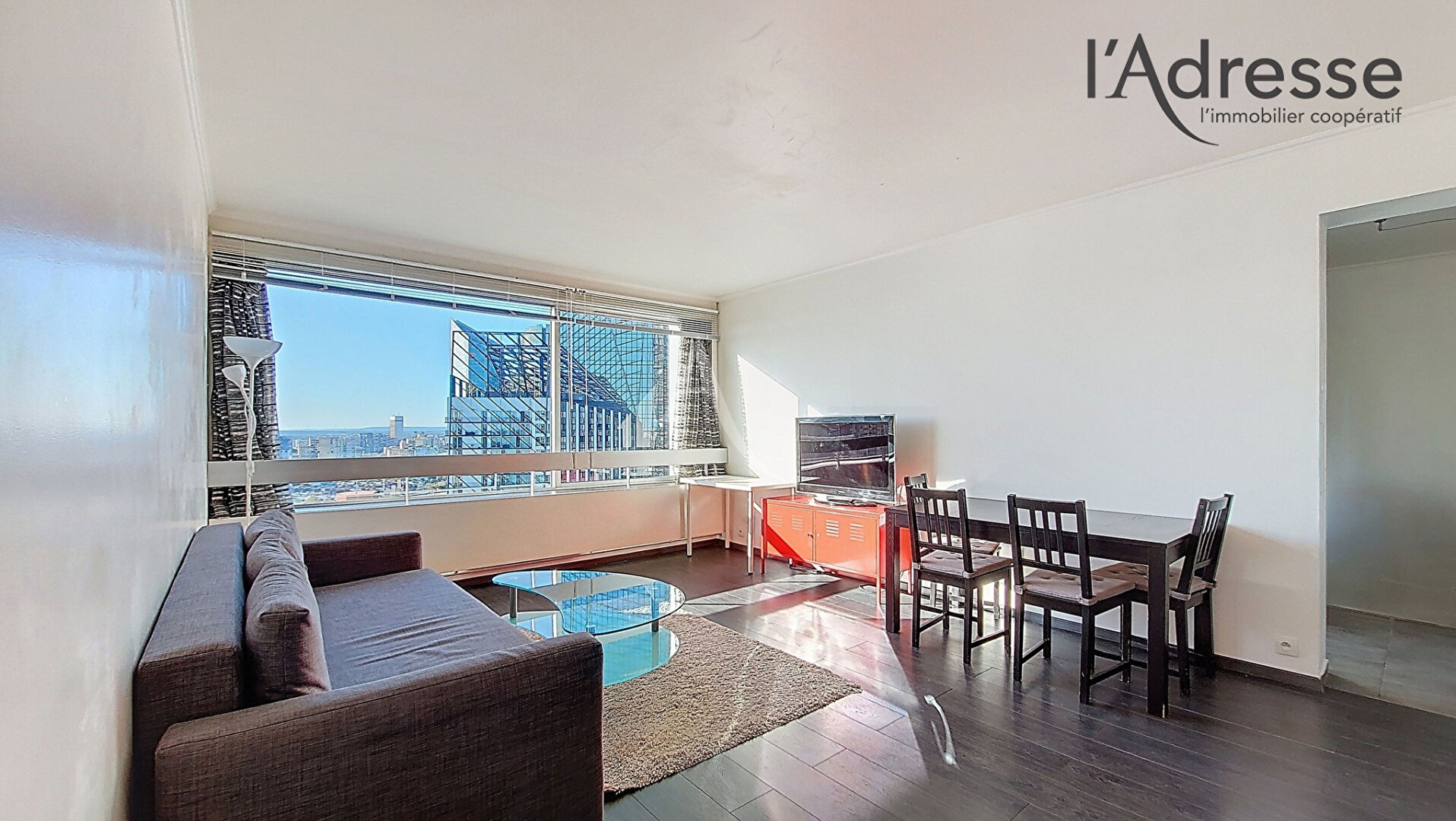 Photo PUTEAUX/ DEFENSE appartement 2 pièces de 46 m² avec cave et parking image 2/6