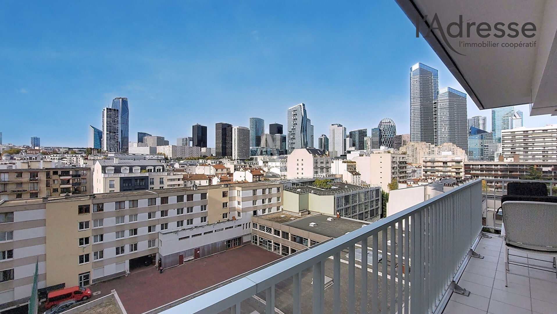 Photo PUTEAUX/CENTRE 2 pièces de 47 m² avec balcon 13m², parking et cave image 2/6