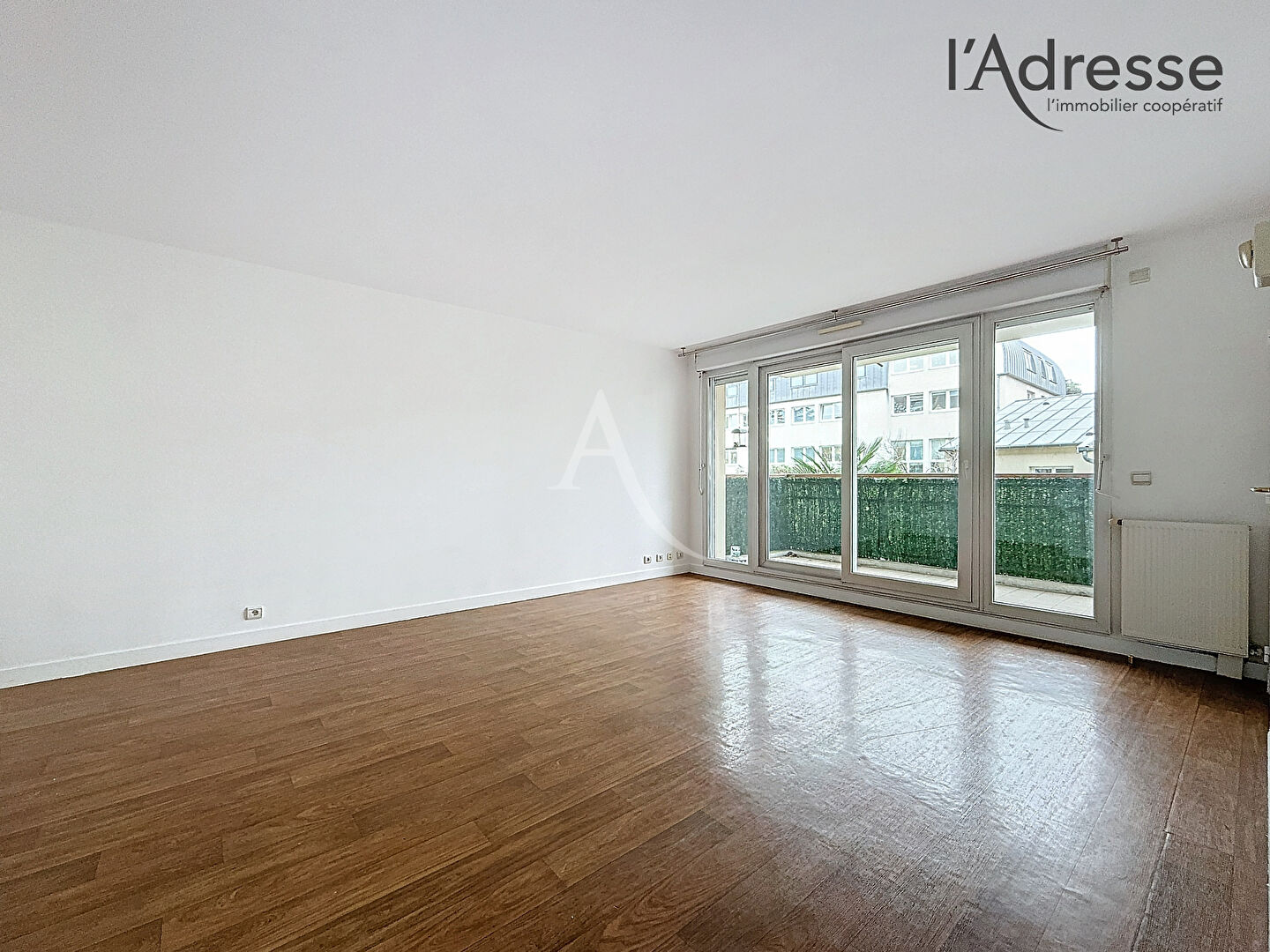 Photo SURESNES/ Pasteur - Appartement 4 pièces 84m² - 1 Terrasse - 1 Balconnet - 1 Double Parking - 1 Cave image 3/6
