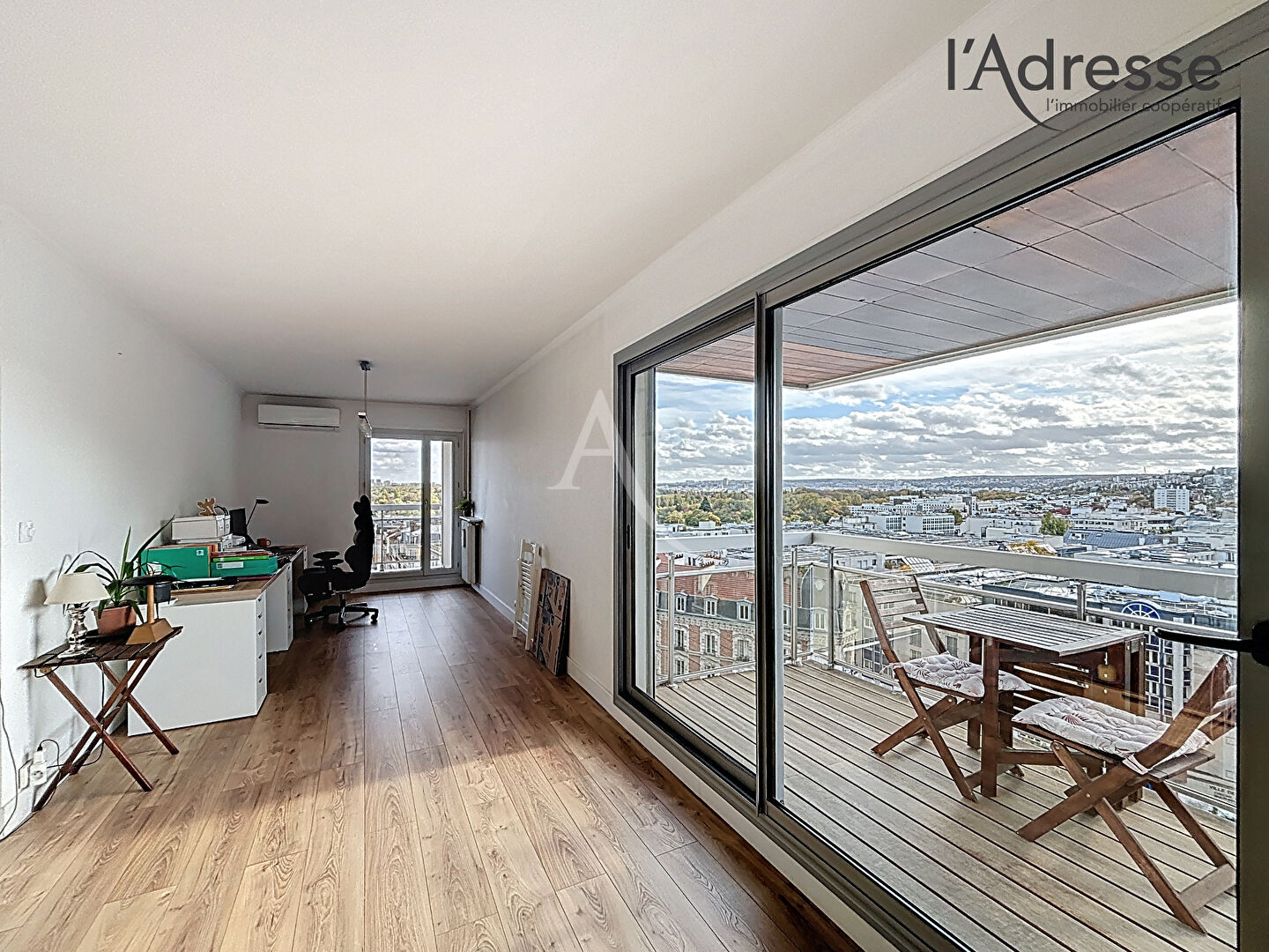 Photo Appartement 82m² 4 pièces avec vue panoramique sur Paris et le bois de Boulogne image 2/6