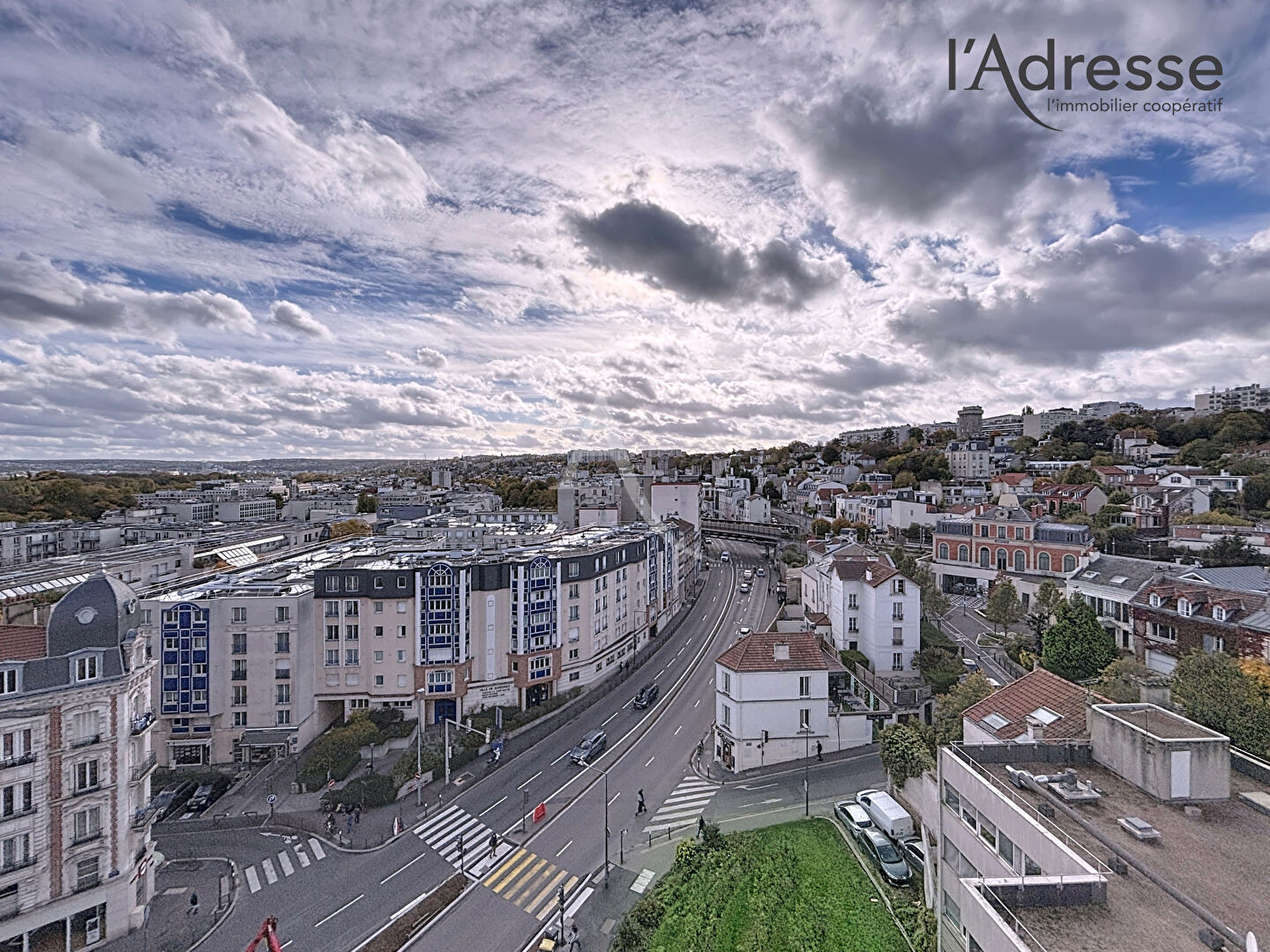 Photo Appartement 82m² 4 pièces avec vue panoramique sur Paris et le bois de Boulogne image 5/6