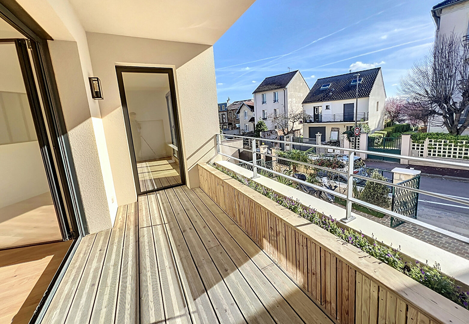 Suresnes - Appartement d'architecte- 95m²  - Terrasse  - Place de stationnement - Prestations ***