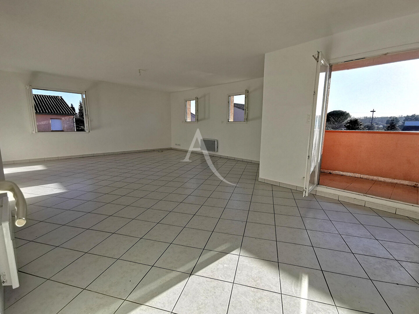 Photo BAZIEGE GRAND T2-T3 DE 64 M² AVEC 2 BALCONS ET 1 PLACE DE PARKING. image 1/6