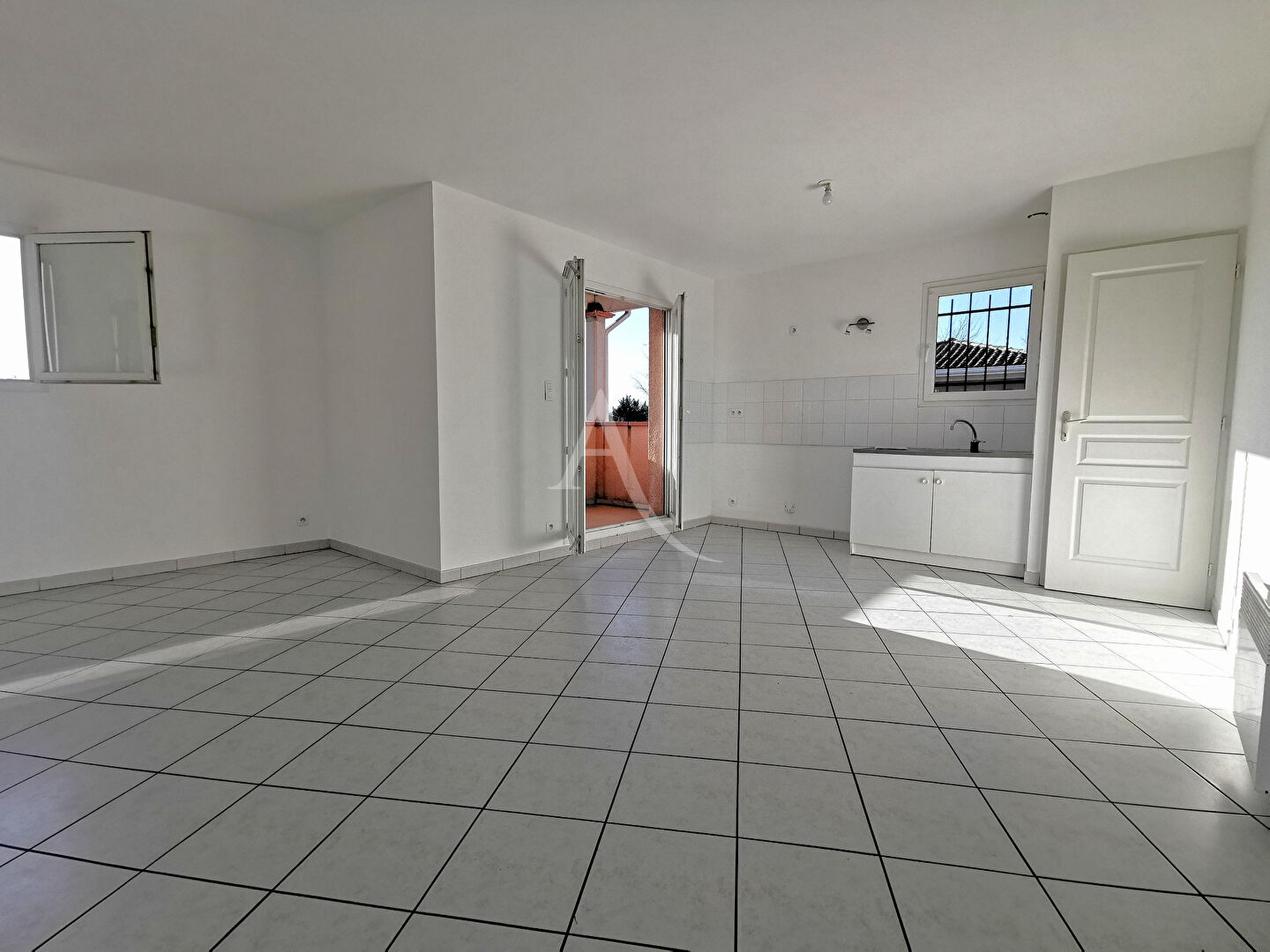 Photo BAZIEGE GRAND T2-T3 DE 64 M² AVEC 2 BALCONS ET 1 PLACE DE PARKING. image 2/6