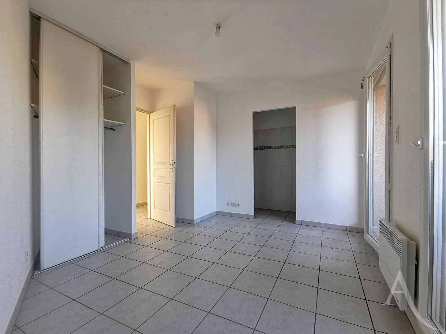 Photo BAZIEGE GRAND T2-T3 DE 64 M² AVEC 2 BALCONS ET 1 PLACE DE PARKING. image 6/6