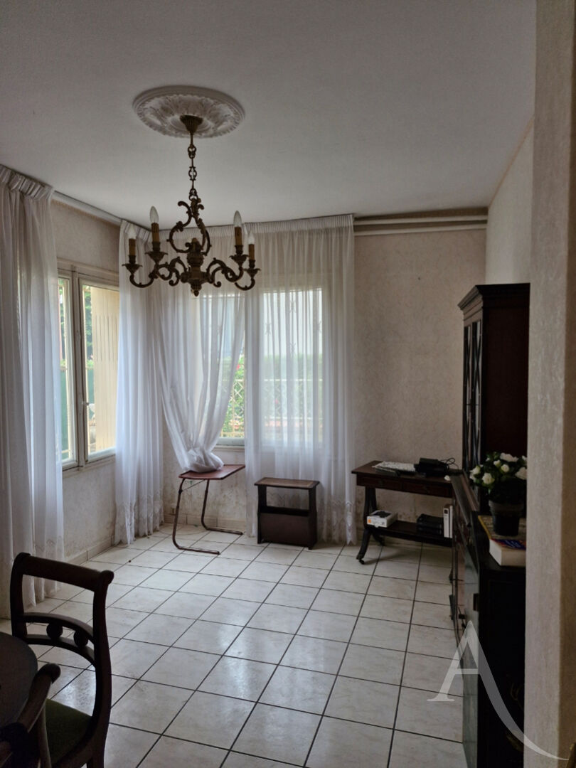 Photo Toulouse Guilhemery maison de 72 m2 avec  jardinet ;fort potentiel image 2/5