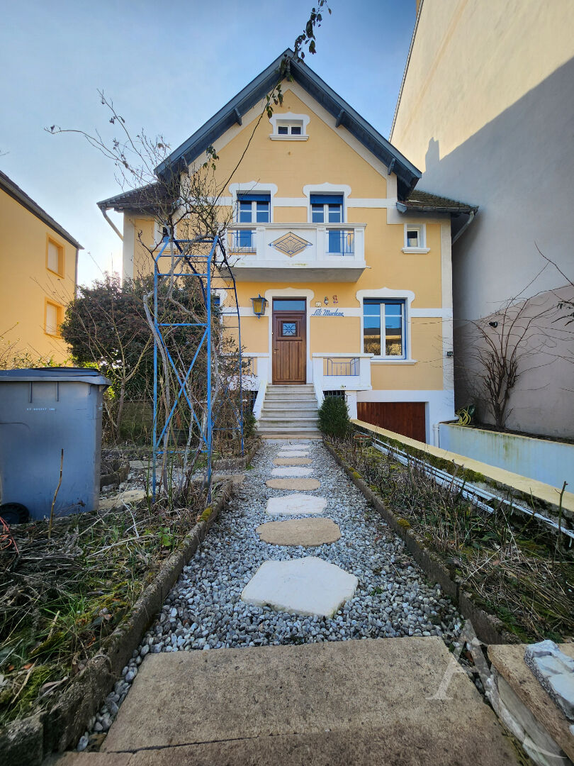 Maison de ville type 7 pleine de caractère à Metz-Vallières