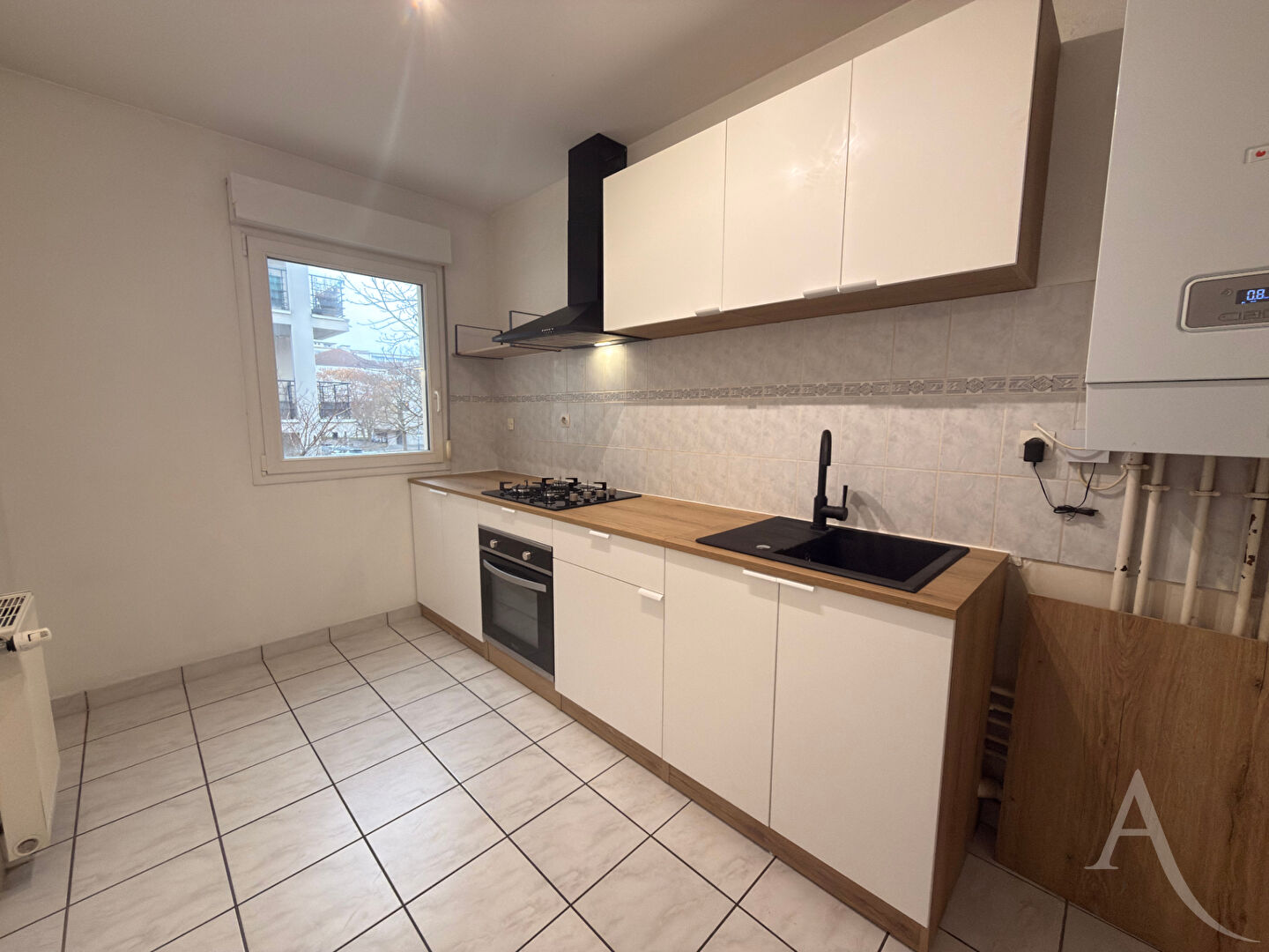 APPARTEMENT F3 METZ SABLON CUISINE EQUIPEE, CAVE, BALCON, STATIONNEMENT