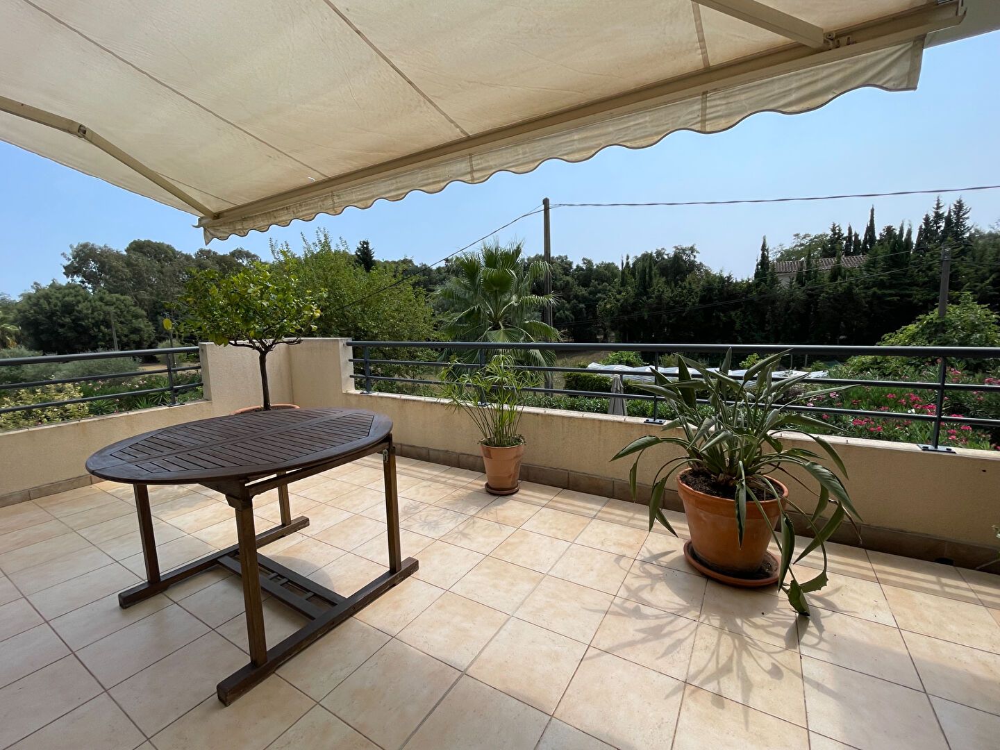 Photo Superbe 4 pièces au dernier étage avec terrasse et double garage. Résidence récente avec piscine image 4/6