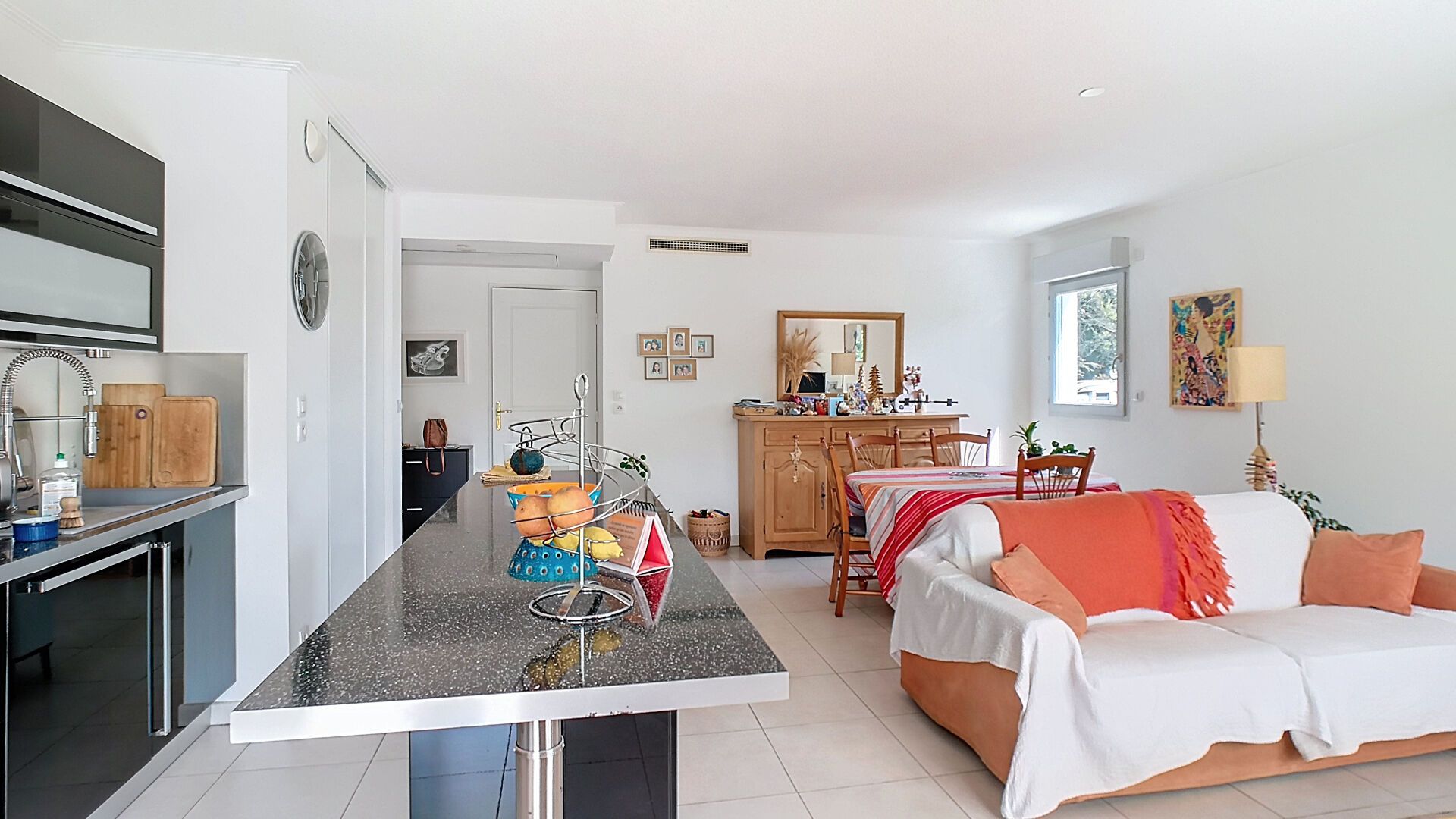 Photo Superbe 4 pièces au dernier étage avec terrasse et double garage. Résidence récente avec piscine image 6/6