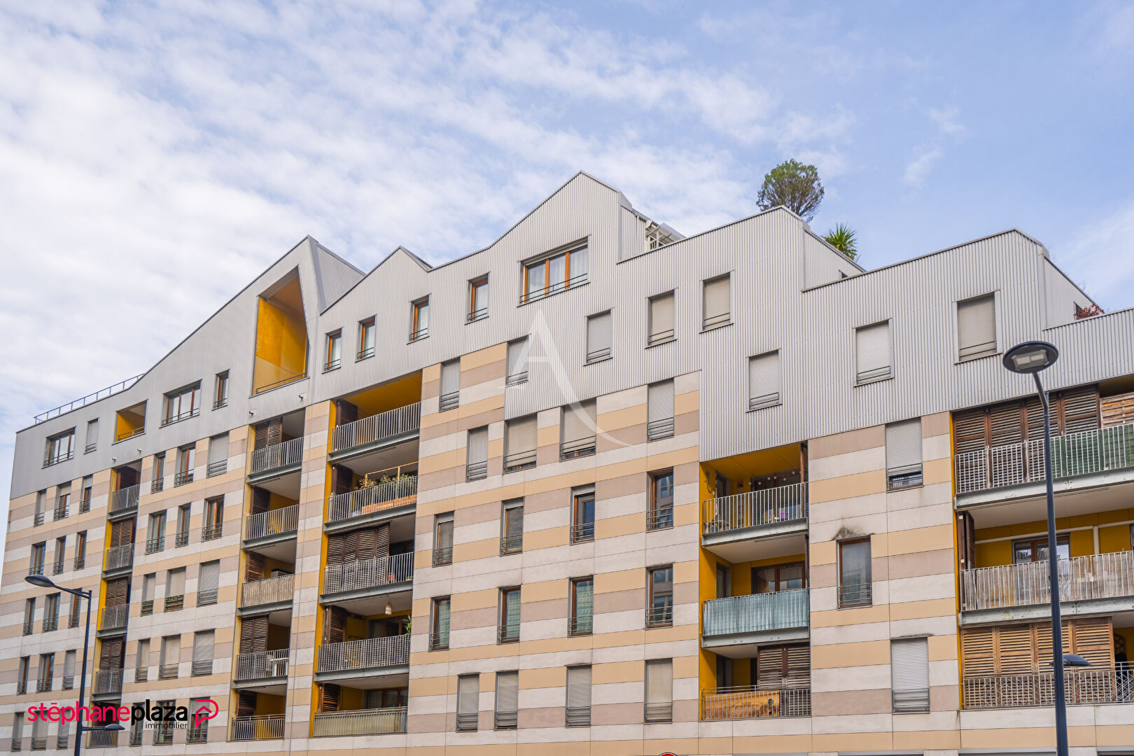 Bordeaux / Euratlantique - T3 traversant avec loggia et place de parking en sous-sol.