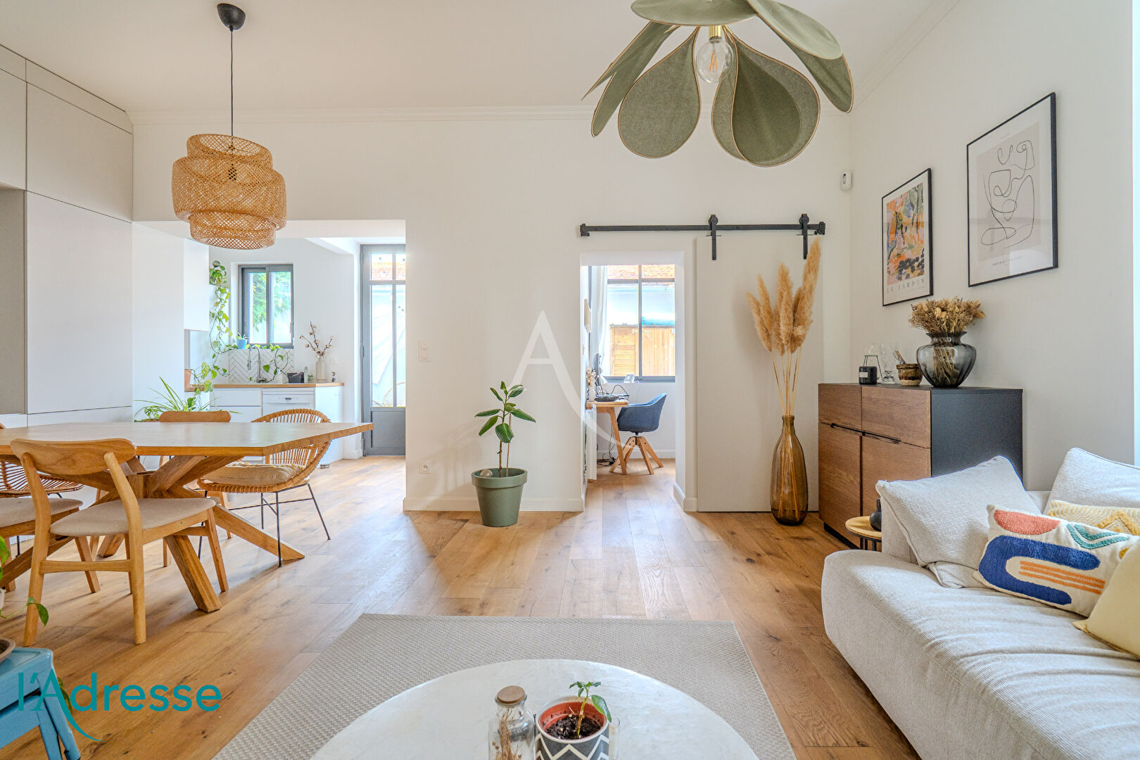 Photo BORDEAUX NANSOUTY - Ensemble immobilier avec cour et piscine. image 3/6