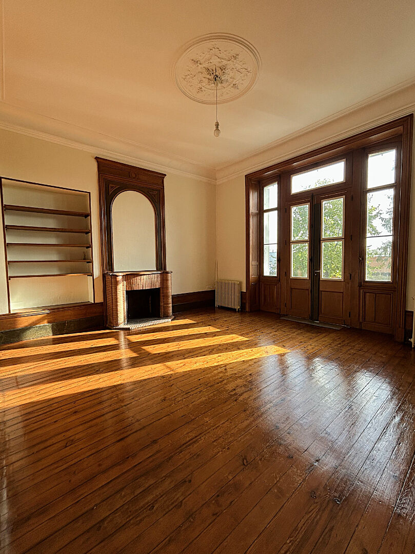 Photo Appartement de standing dans château rénové au coeur de Jonzac image 1/6