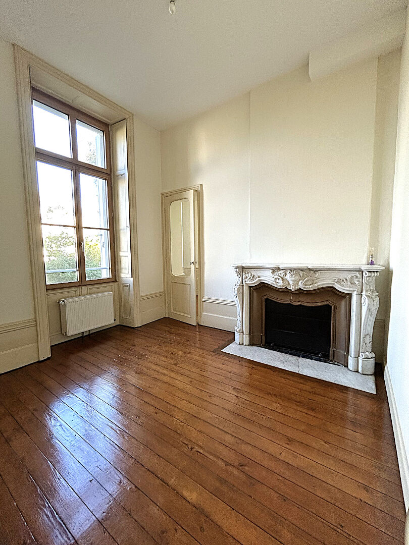 Photo Appartement de standing dans château rénové au coeur de Jonzac image 3/6