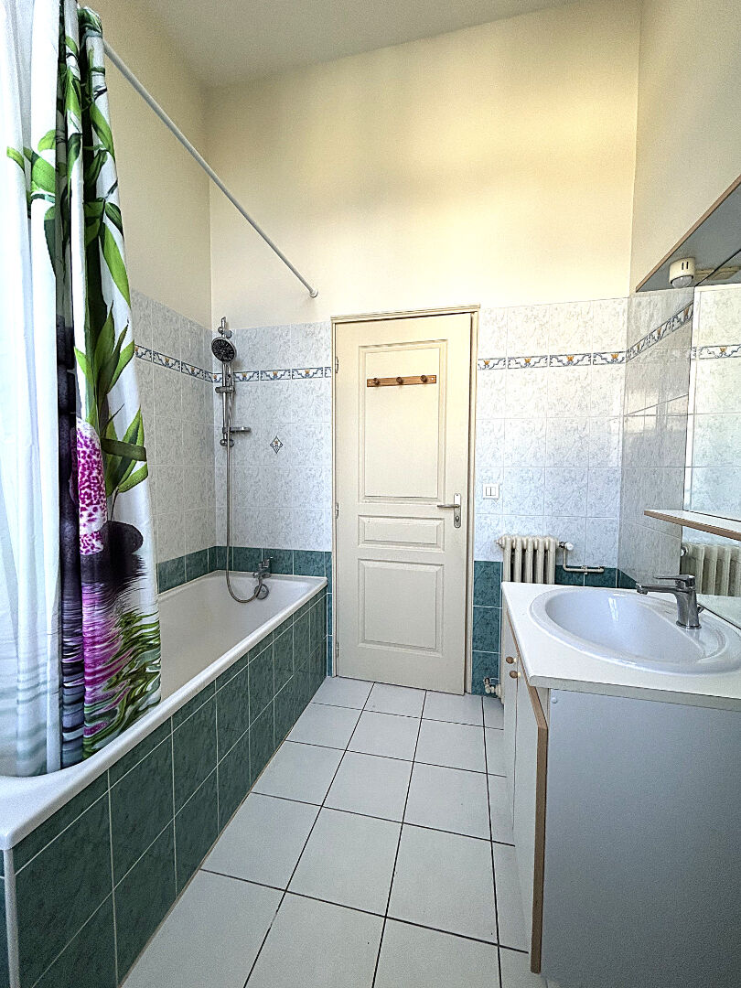 Photo Appartement de standing dans château rénové au coeur de Jonzac image 5/6