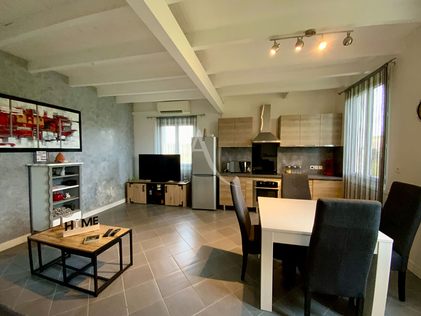 Photo Charme et Potentiel : Superbe Charentaise à agrandir image 1/6