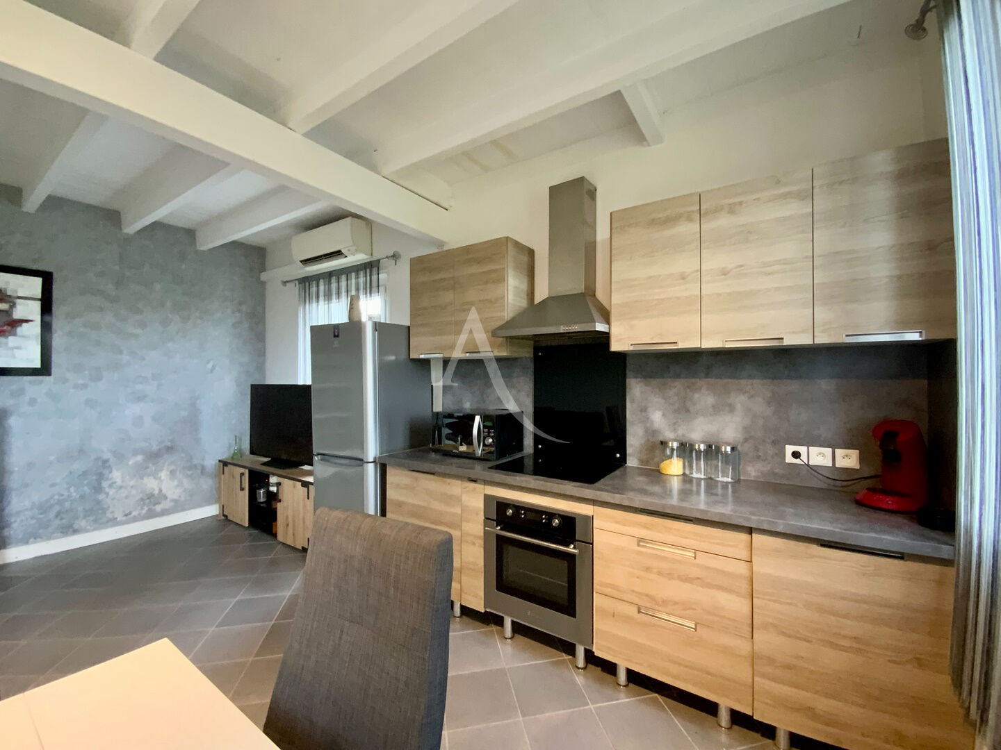 Photo Charme et Potentiel : Superbe Charentaise à agrandir image 3/6