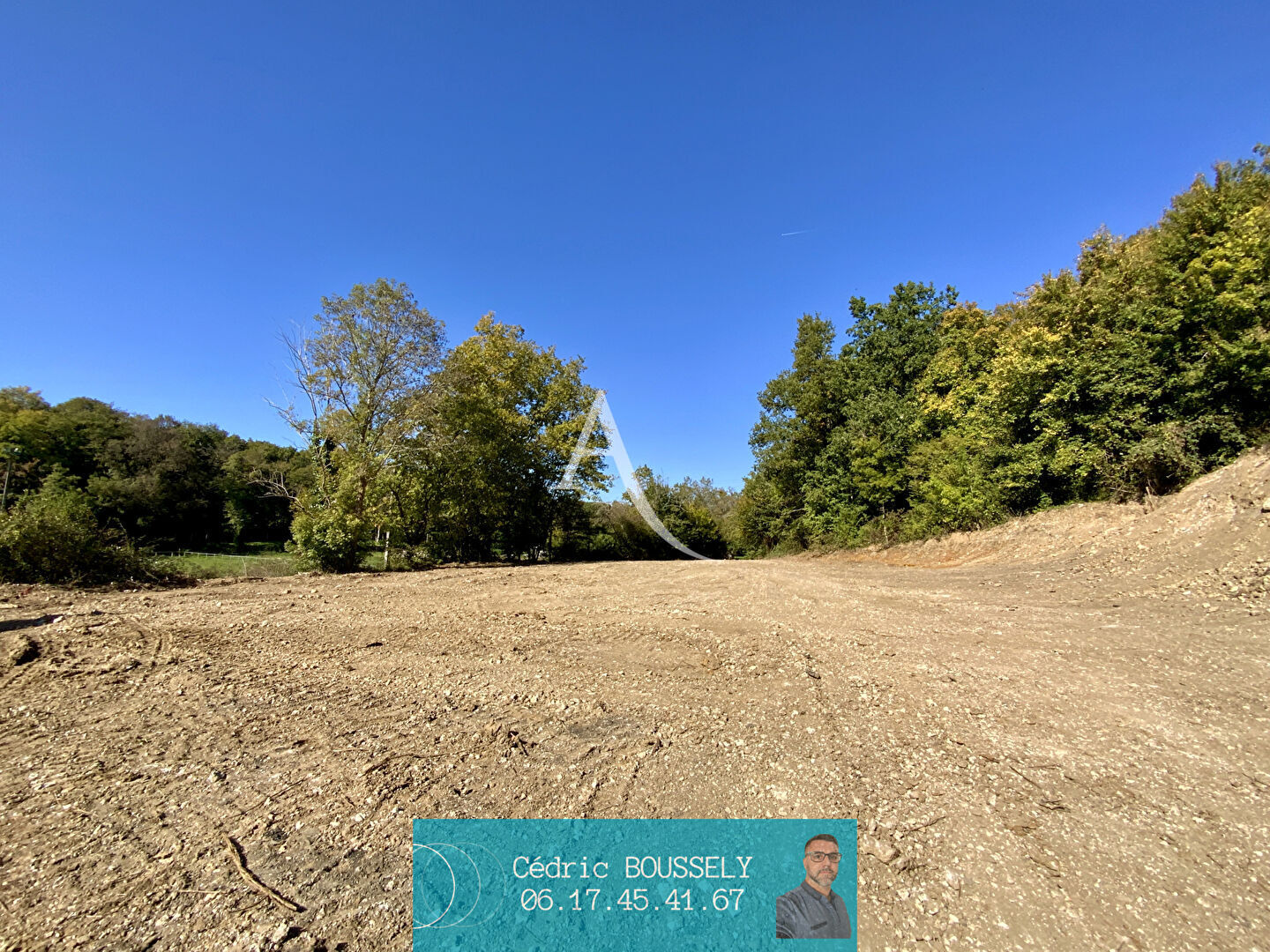 Photo Terrain avec hangar  proche Saintes 275 m2 image 1/6