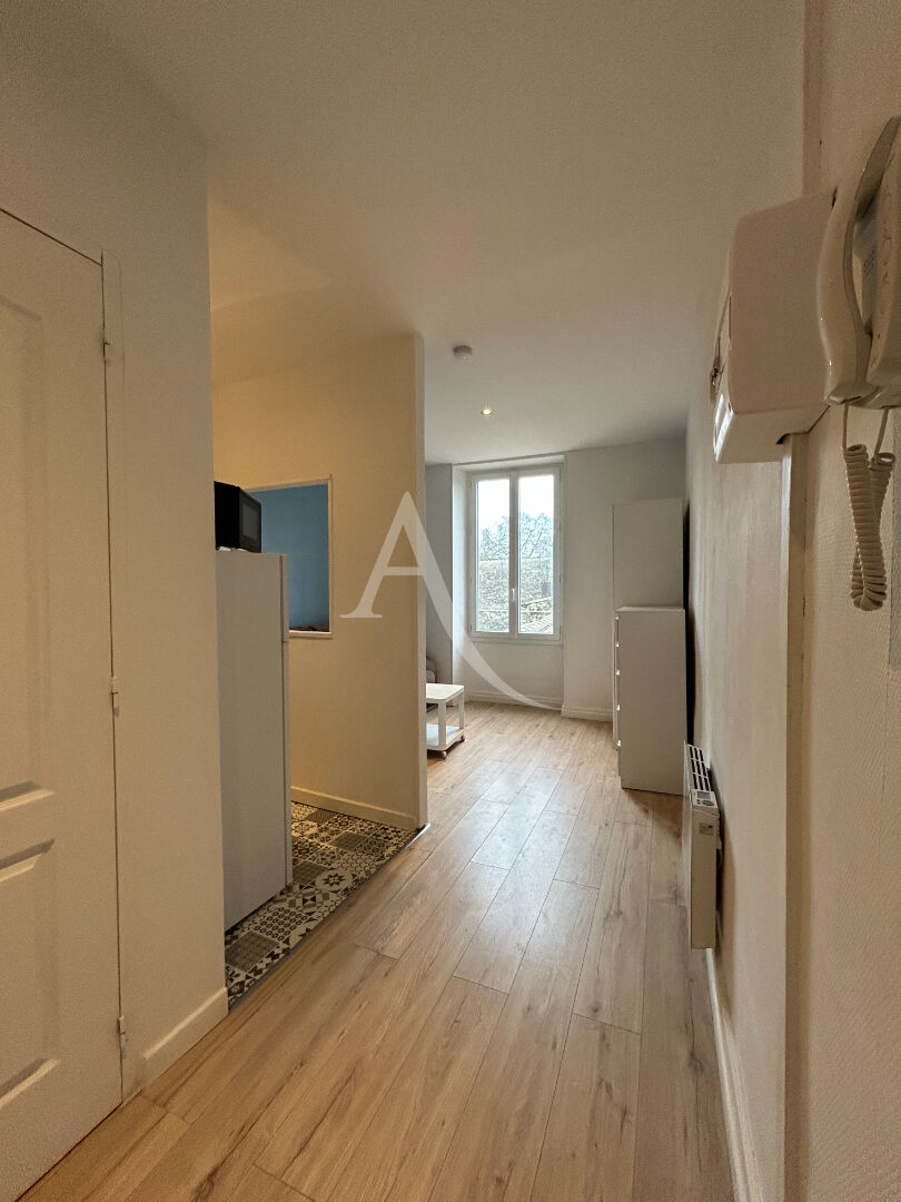 Photo STUDIO MEUBLE - Jonzac Hyper Centre 17.90 m2 image 1/5