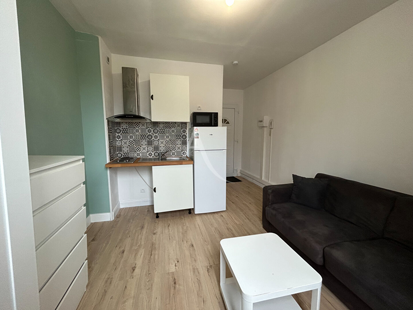 Photo STUDIO MEUBLE - Jonzac Hyper Centre 16.15 m2 image 2/4