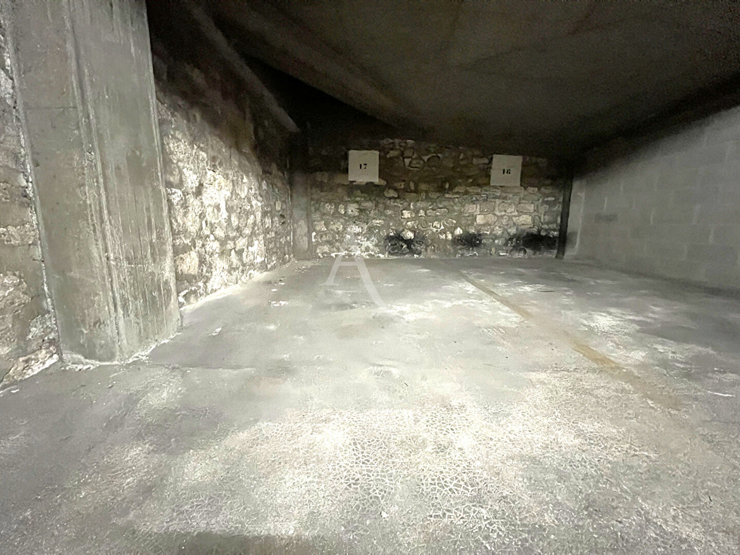 Voltaire / Charonne -Emplacement de parking à vendre-