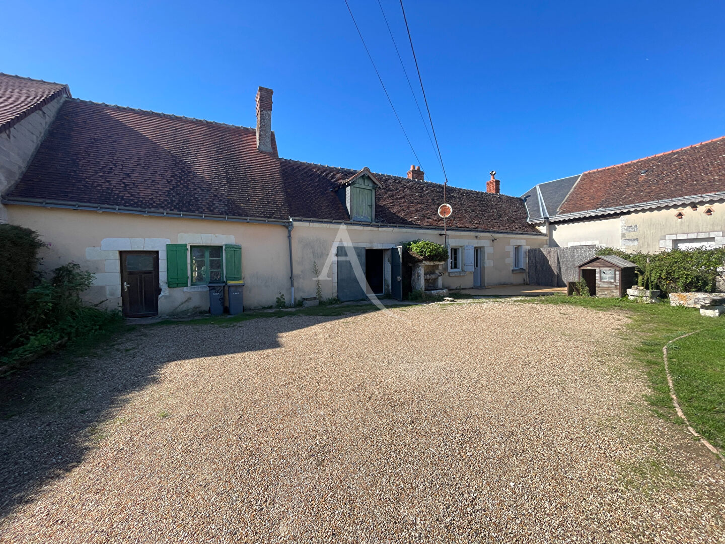 Maison - 2 chambres  - jardin et 3 dépendances