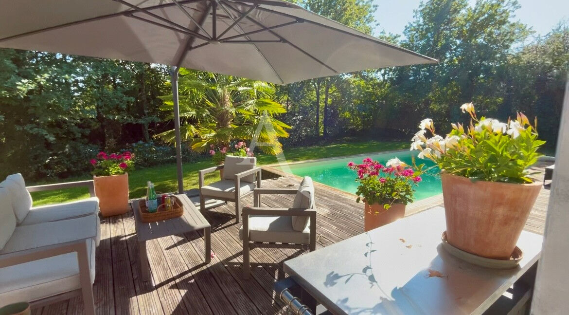 Sologne proche de Ligny le Ribault  BELLE  maison récente avec piscine