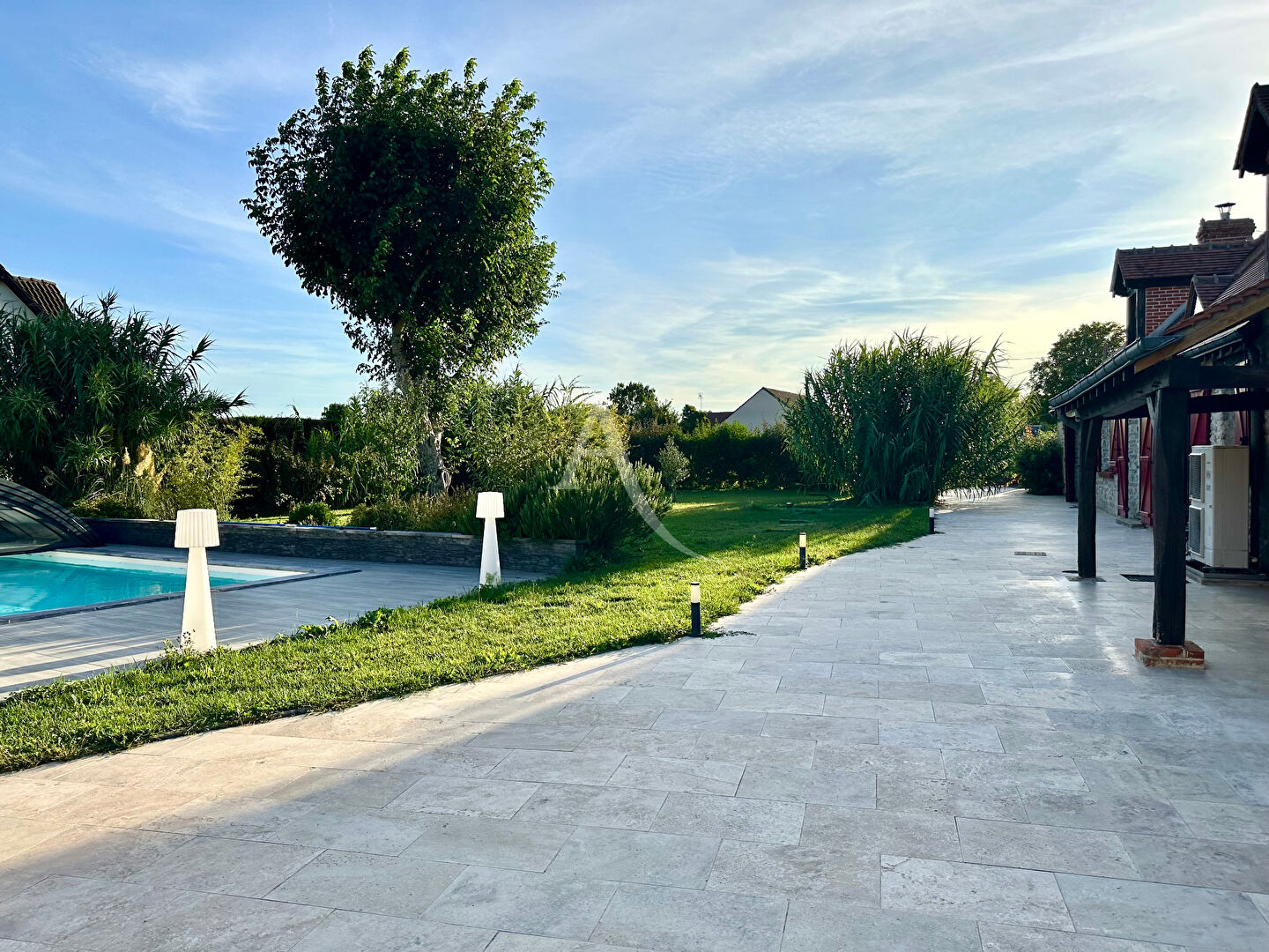 Sublime longère avec piscine chauffée à Boigny-sur-Bionne