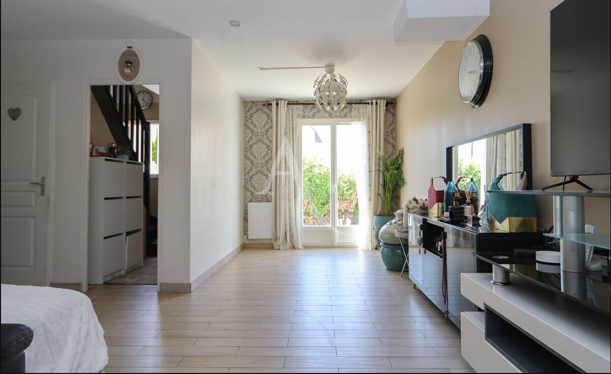 Photo Maison familiale  Sandillon 5 chambres , jardin. image 3/6