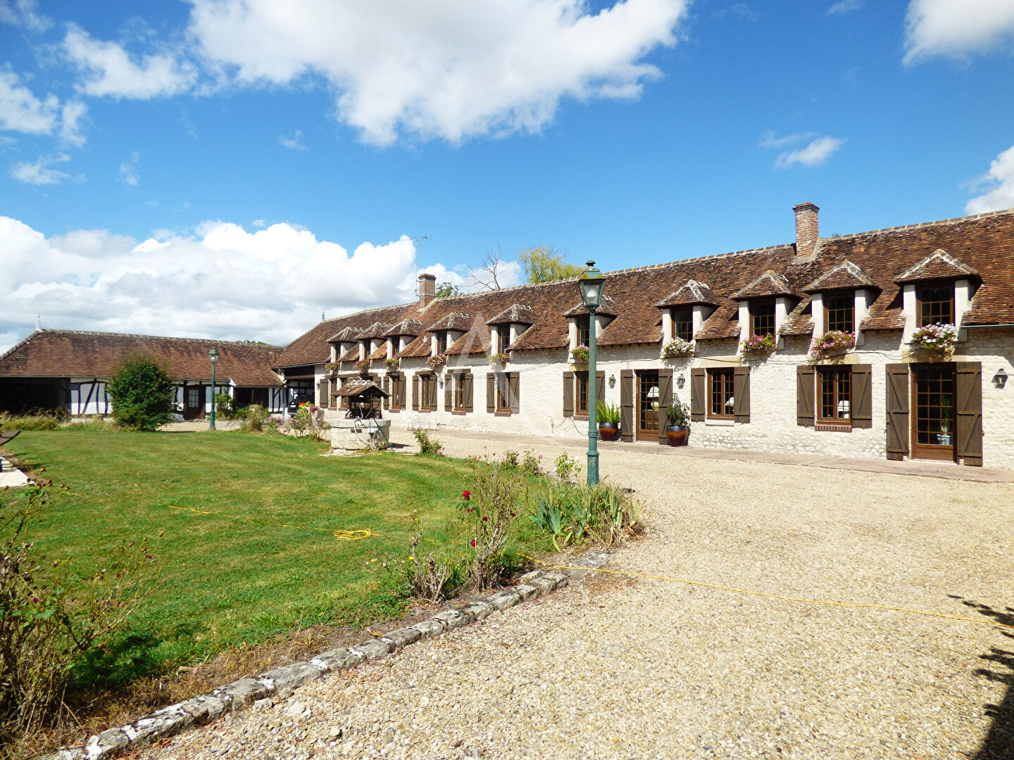 Maison Montbarrois 7 pièce(s) 286.75 m2