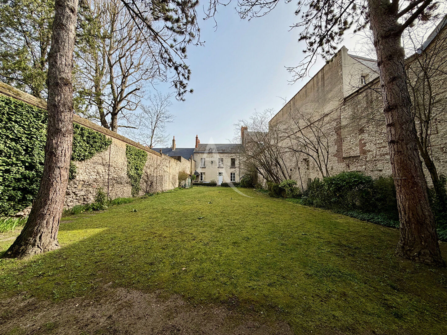 Agence immobilière de 
 CABINET CHESNEAU - CABINET CHESNEAU - Orléans 

