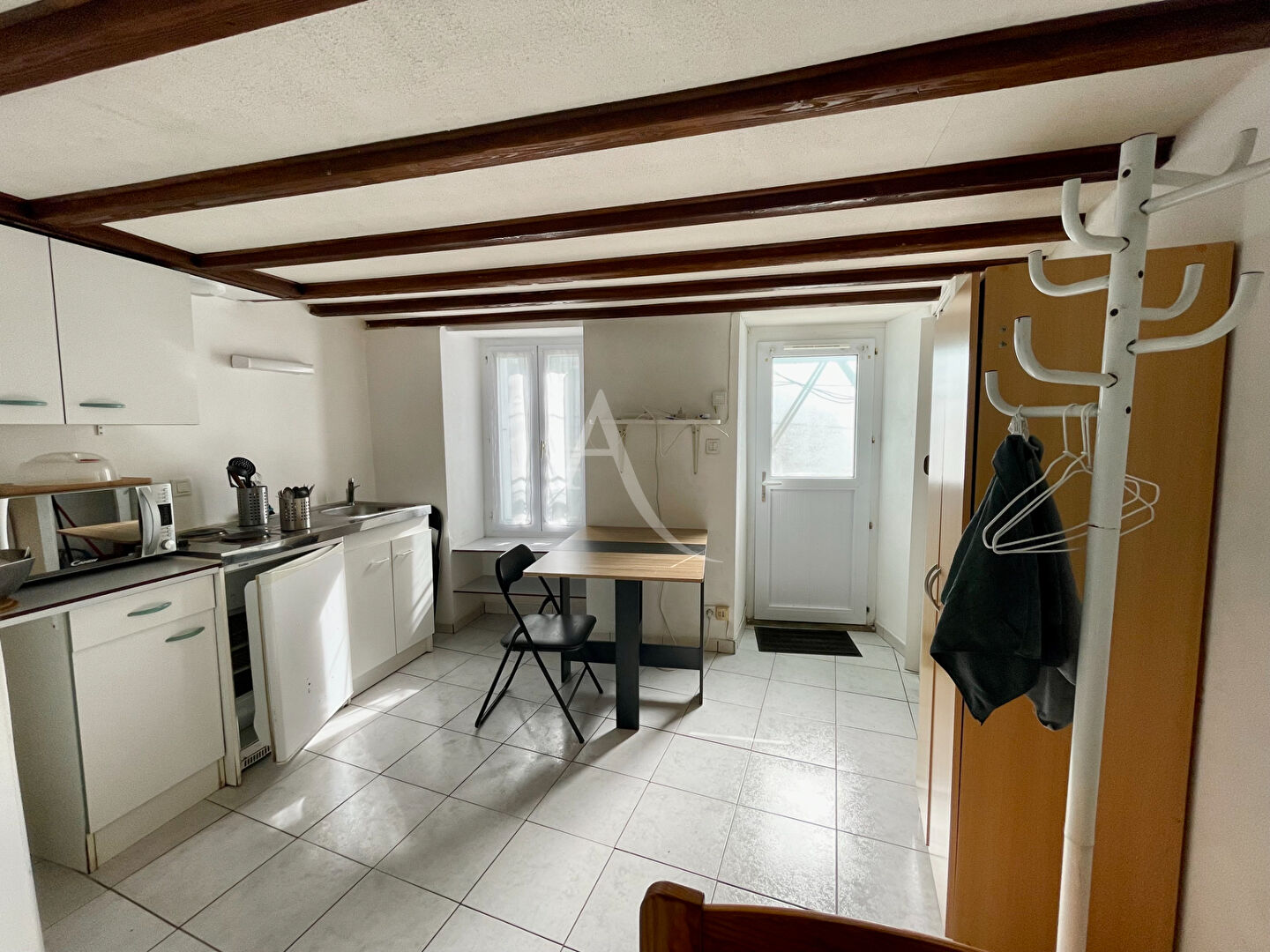 Photo STUDIO MEUBLE 14.88 m2 à MAUGES-SUR-LOIRE image 2/5