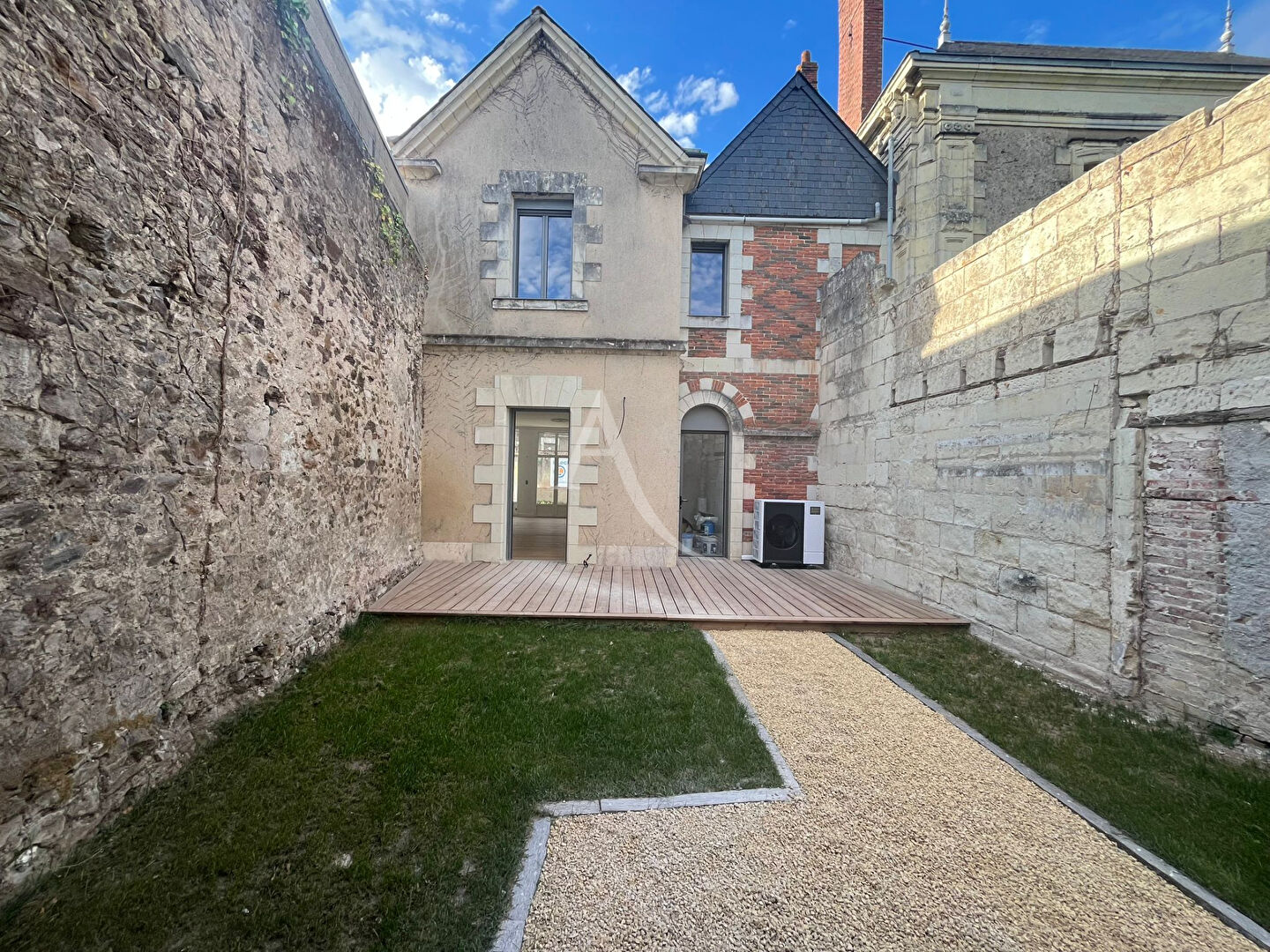 Agence immobilière de 
 L'ADRESSE 49 - L'ADRESSE CHALONNES SUR LOIRE 
