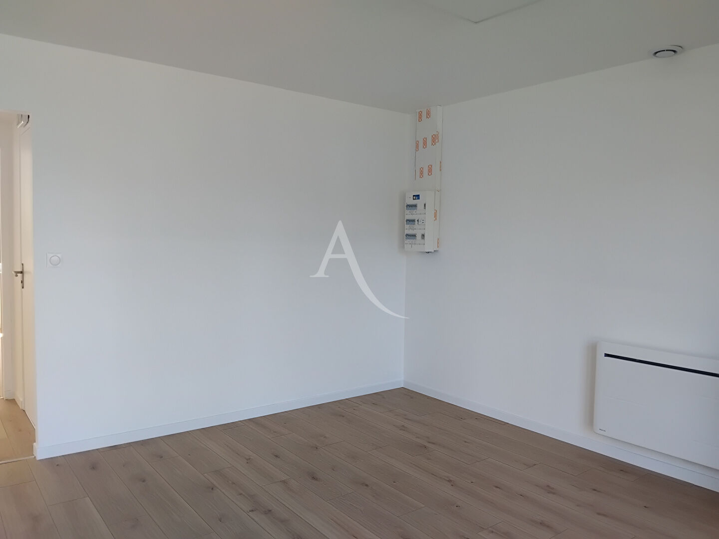 A LOUER BUREAU PROFESSIONNEL DANS UN LOCAL COLLECTIF de plain-pied proche d'un pôle petite enfance, idéal profession médicale,  paramédicale, bien être