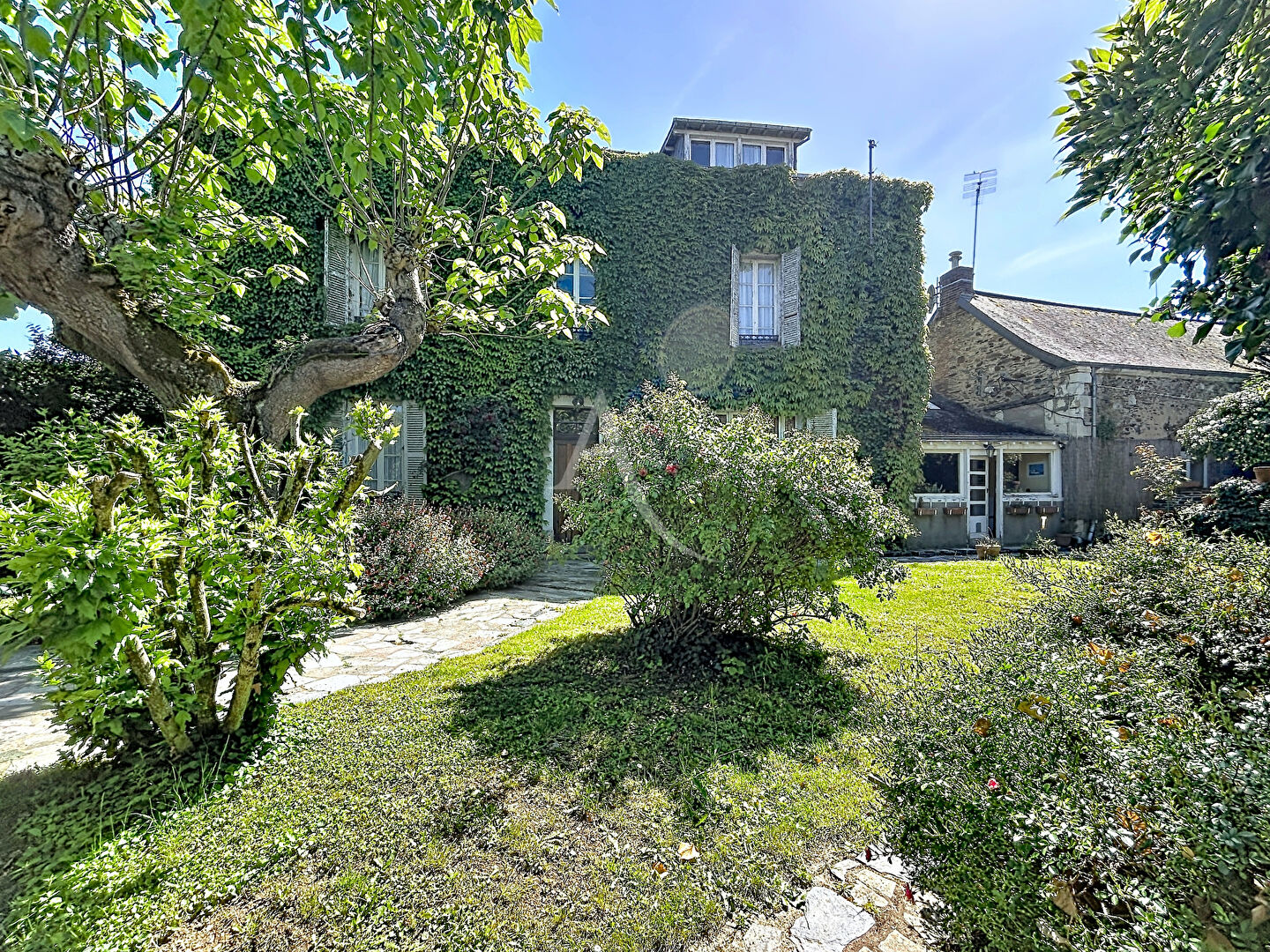 Agence immobilière de L'ADRESSE CHÂTEAU GONTIER
