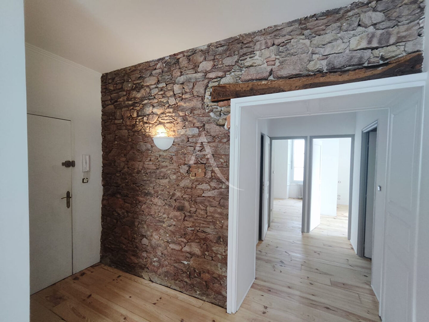 Appartement Rénové de 2 Chambres Centre Ville de Cholet