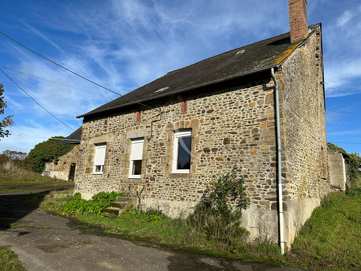 Maison en pierres à restaurer, MONTENAY
