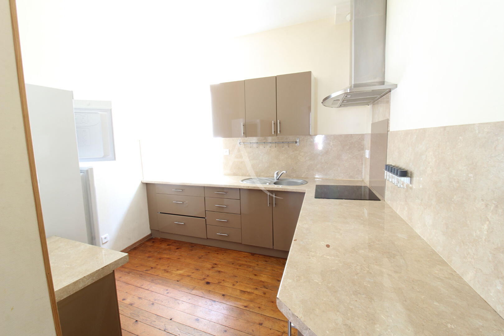 Photo Charmant T4 de 126 m² en plein coeur de Segré ! image 2/5