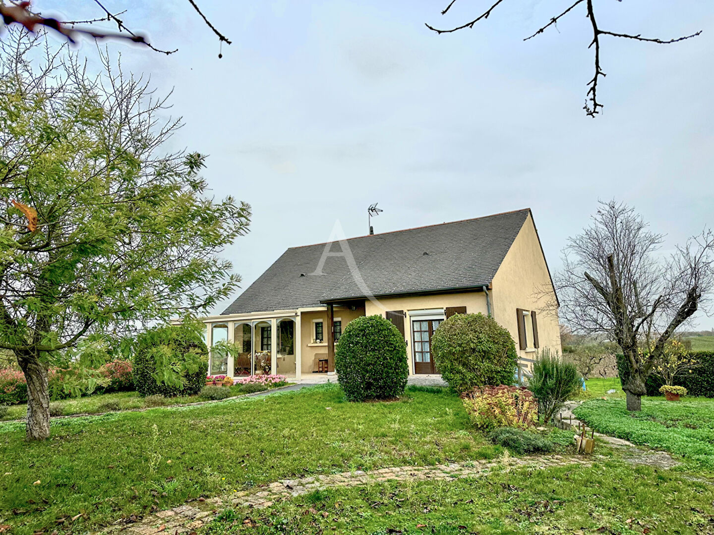 Maison de plain pied sur sous sol complet 3 chambres - SAINT GEORGES SUR LAYON