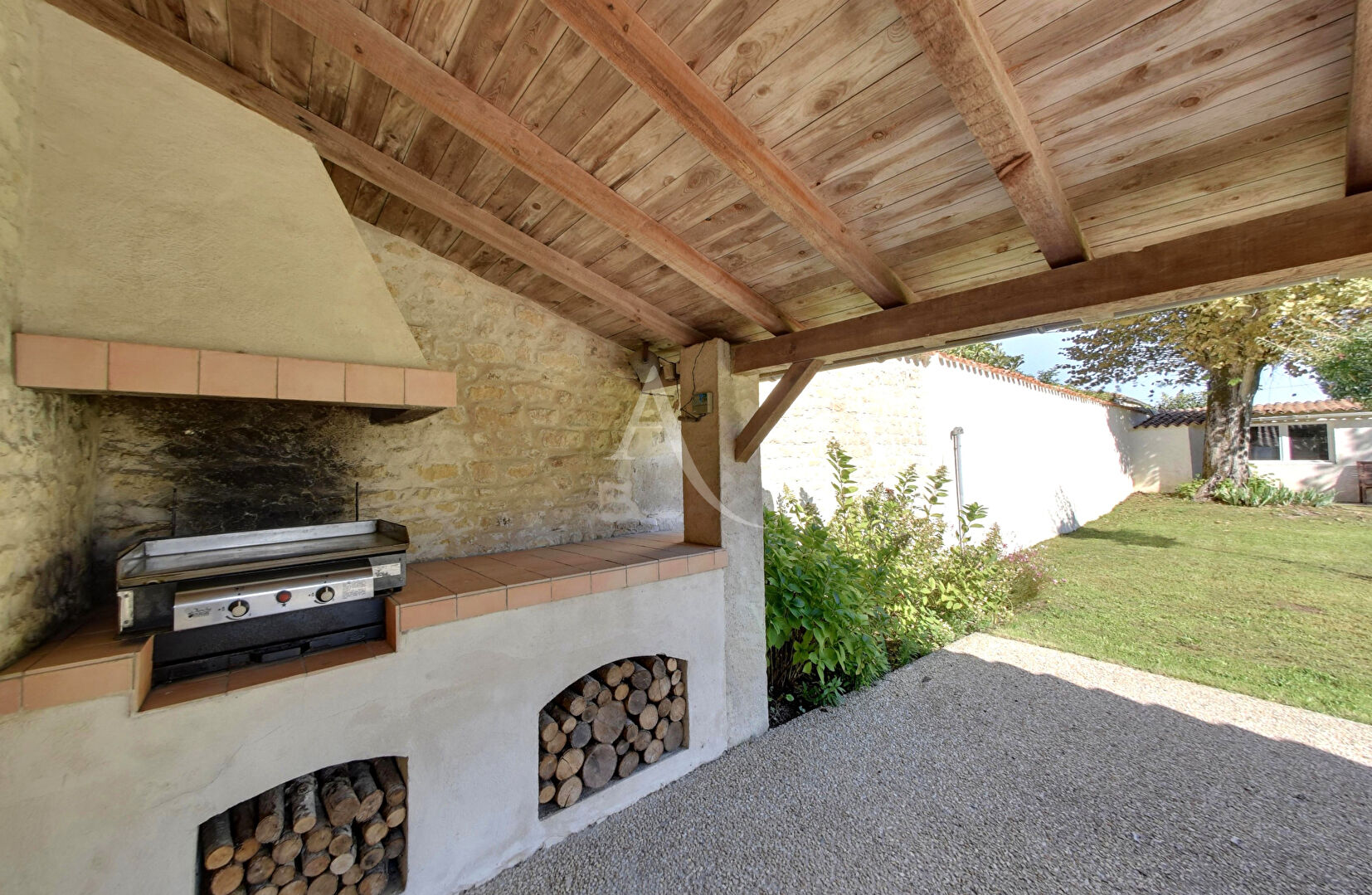 Photo Bâtisse de 215M² en pierre du XVIII siècle à Thairé, La Fondelay image 3/6