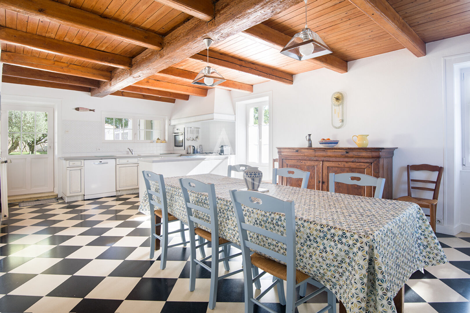 Photo Bâtisse de 215M² en pierre du XVIII siècle à Thairé, La Fondelay image 4/6